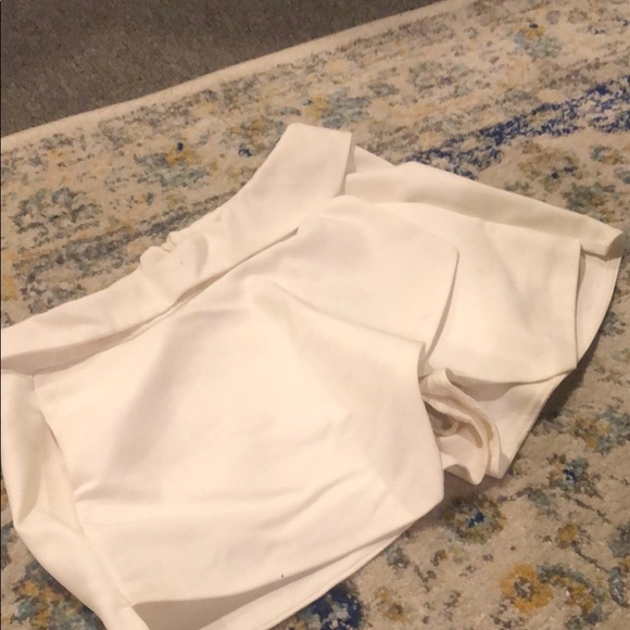 Envelope White Skirt/ Shorts - Picture 6 of 6